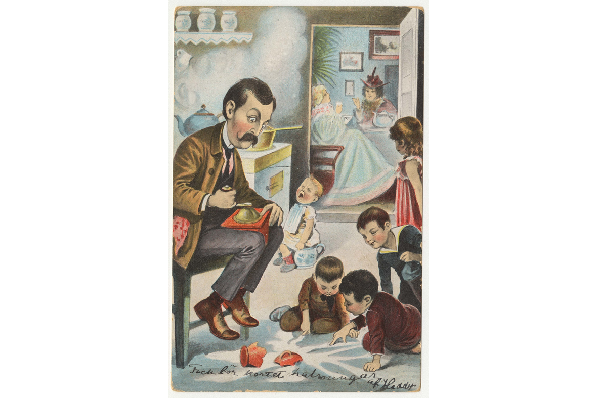 Piirroskuvassa keittiössä mies puku päällä jauhaa kahvia, lapset leikkivät vieressä ja toisessa huoneessa naiset ovat kahvilla.